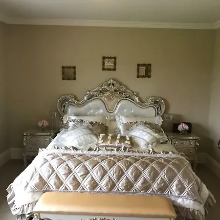 Saggart Luxury Ensuite Homestay *